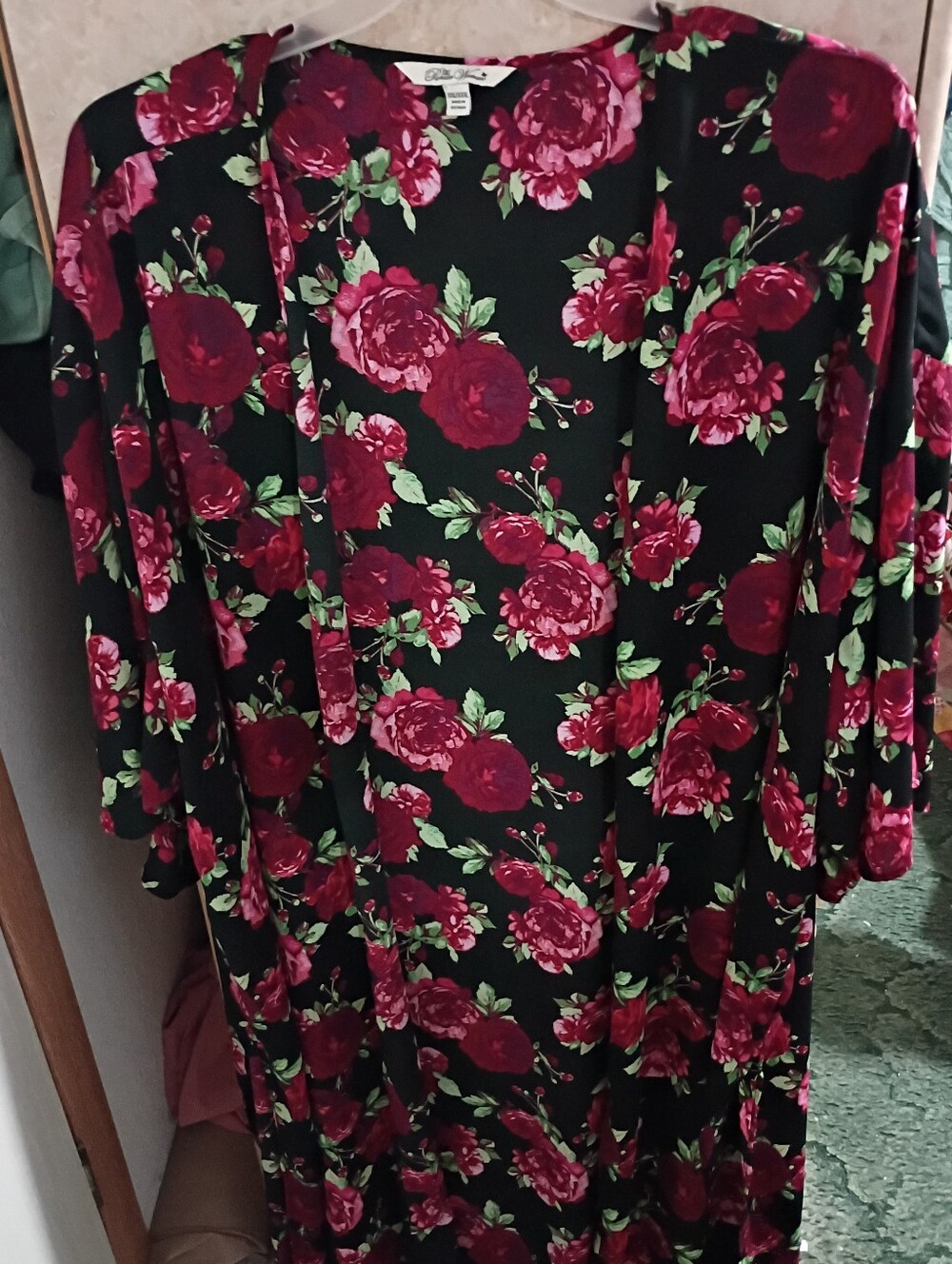 The Pioneer Woman Black Floral Duster with Raspberry Rose Print